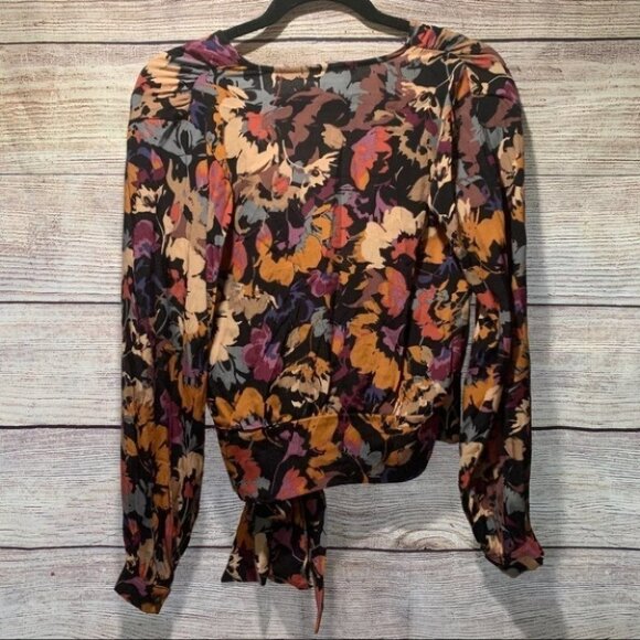 NWT Boutique Wanderlux Floral Wrap Top with Tie - Picture 8 of 15